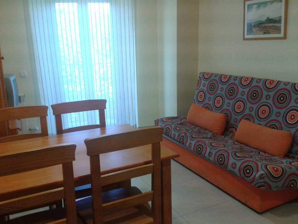 Apartamentos Fonda Finet Сан-Феліу-де-Пальєролс Номер фото